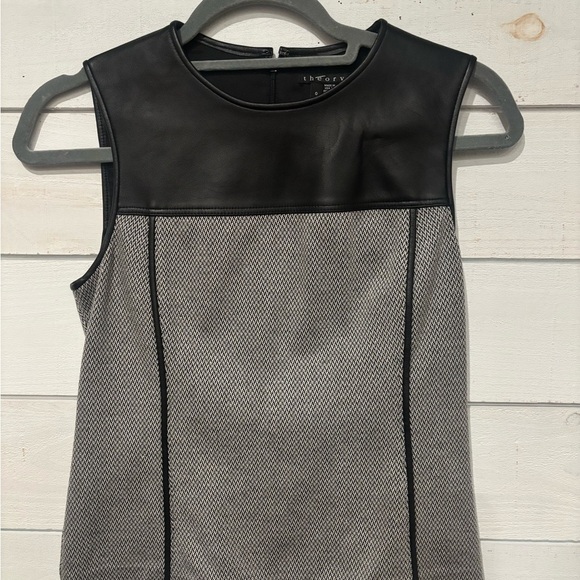 Theory Modern Seamed Shell
Leather Detailing Black and Gray in size 0 - Picture 6 of 14
